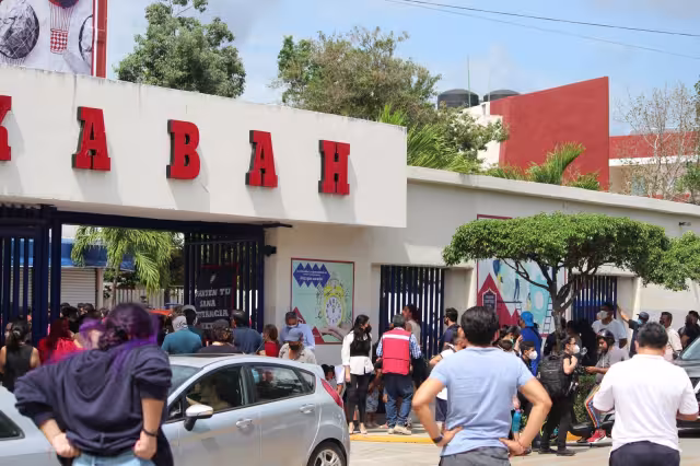 Las preparatorias privadas pedirán a sus docentes el presentar una prueba de COVID-19 negativa para retomar sus labores en el nuevo ciclo escolar en Quintana Roo