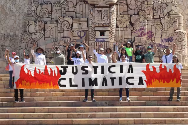 Activistas del medio ambiente se reunieron en el Monumento a la Patria de Mérida para exigir justicia climática