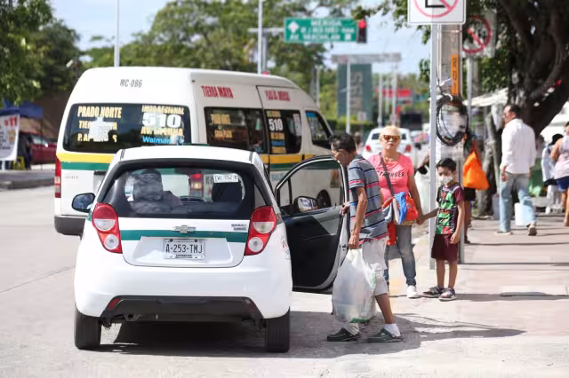 Los taxistas pertenecientes a varios sindicatos registraron 13 quejas, las cuales en su mayoría son por los cobros excesivos