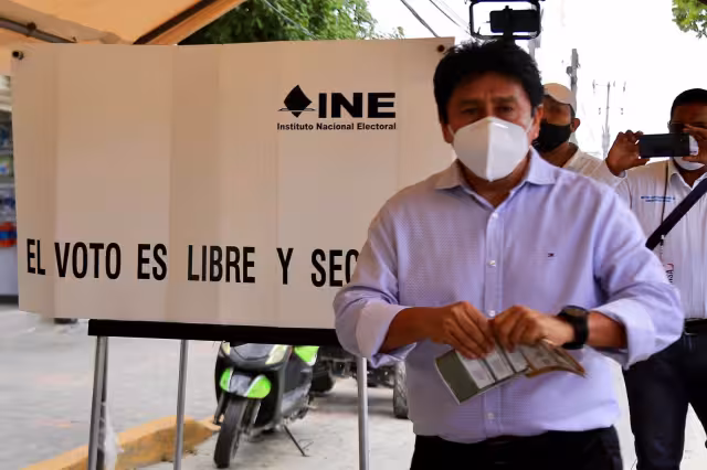 El edil con licencia buscó la reelección en las votaciones de ayer por la coalición 'Va x Quintana Roo'