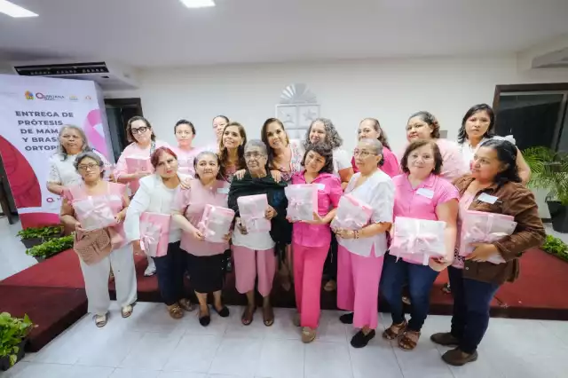 Mujeres sobrevivientes de cáncer reciben prótesis en Chetumal