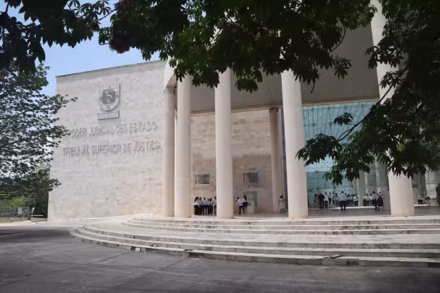 Resuelve que 6 magistrados designados por la administración pasada ejerzan el cargo hasta el 2036