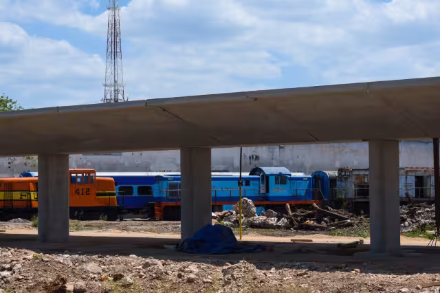 Más de 40 vehículos del Museo de los Ferrocarriles ya fueron ubicados en el recinto