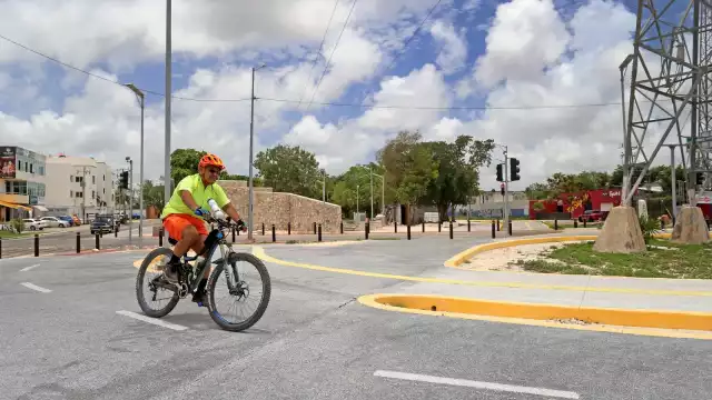 Hay varios tramos en las avenidas Cancún y Kabah donde no se ve a nadie en bicicleta