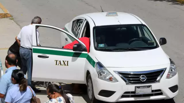El gremio taxista en Cancún asegura que como la ciudad ha tenido los precios de la gasolina más altos en México, sus ganacias se ven afectadas