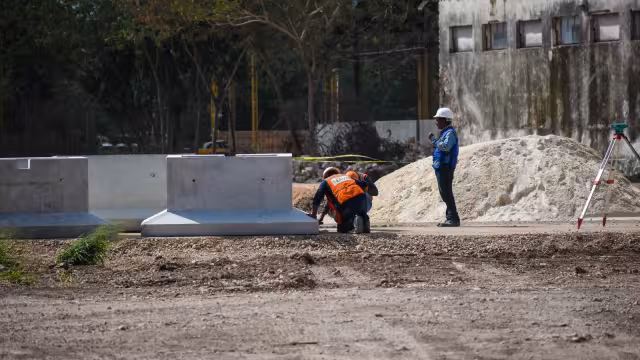 Grúas removerán locomotoras y vagones del Museo del Ferrocarril como parte de los trabajos en La Plancha