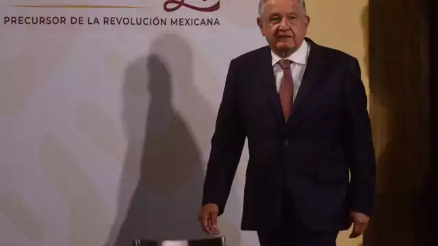 El mandatario explicó que en total se busca rehabilitar y construir alrededor de 2,700 kilómetros de vías férreas en el país