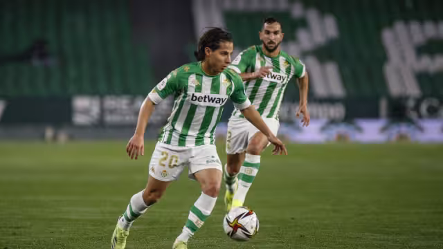 Diego Lainez vio actividad con el Betis más de 60 minutos