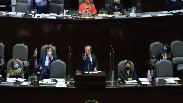 Porfirio Muñoz Ledo habla ante los diputados