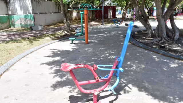 Por si la energía eléctrica sea el único problema, el lugar luce deteriorado, por lo que se gestionan recursos para darle mantenimiento integral