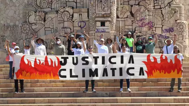 Activistas del medio ambiente se reunieron en el Monumento a la Patria de Mérida para exigir justicia climática