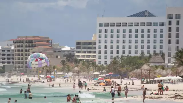 Entre Cancún, Isla Mujeres y Puerto Morelos están activadas 52 mil 44 habitaciones, de acuerdo con cifras proporcionadas por la Asociación de Hoteles