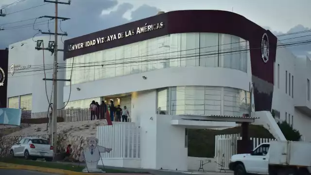 La propia institución emitió a los correos personales de los alumnos el documento “carta compromiso” donde asegura que los muchachos asistirán por decisión propia