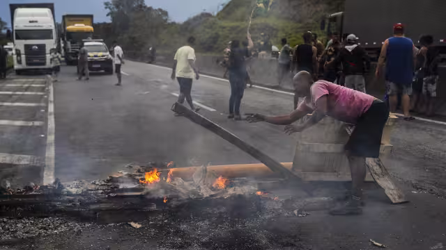 Se levantan bloqueos de camioneros en Brasil por triunfo de Lula da Silva