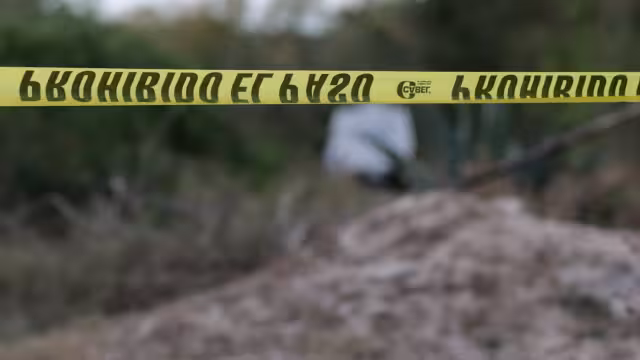 El cuerpo fue descubierto por vecinos del lugar, quienes salieron de casa para empezar con sus actividades