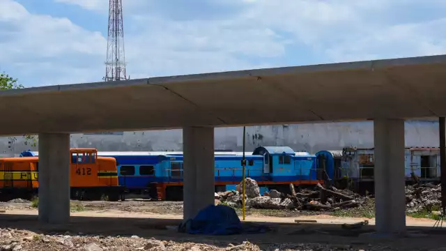 Más de 40 vehículos del Museo de los Ferrocarriles ya fueron ubicados en el recinto