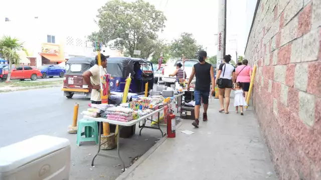 Pagan de $200 a $500 al día, según el tamaño del puesto. No hay denuncias, dicen autoridades