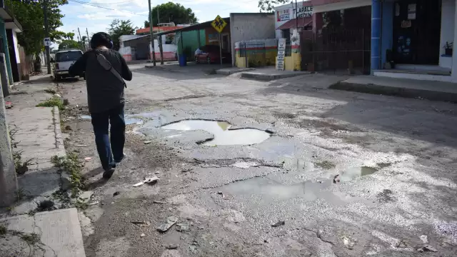 Gabriel Barragán comentó que la actual administración dice que el pago es en beneficio de los meridanos, y bajo su óptica no está obligada a pavimentar las calles