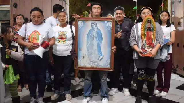 Pese al mal tiempo, los feligreses llegaron para cantar las mañanitas