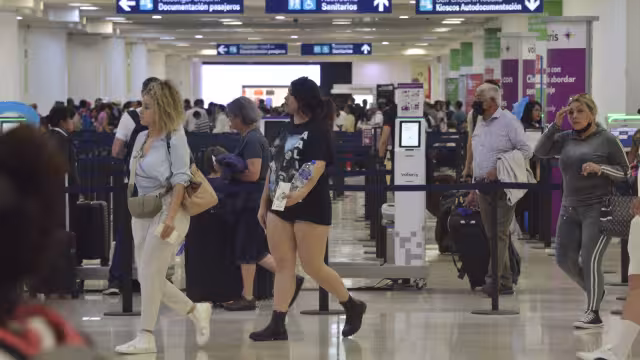 Aun así, en la jornada de este miércoles se movilizaron unos 75 mil pasajeros en las 159 operaciones nacionales y 346 internacionales