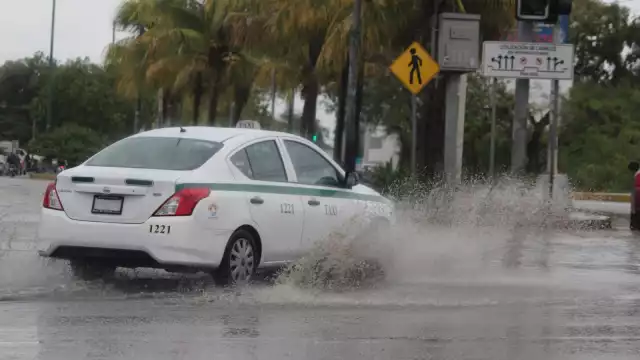 Quintana Roo se mantiene fuera de peligro por una zona de baja presión en el Atlántico