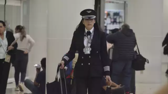 La capitana de Viva Aerobus dijo que cada vez hay más mujeres pilotando, y ella siempre se sintió respaldada por sus compañeros varones