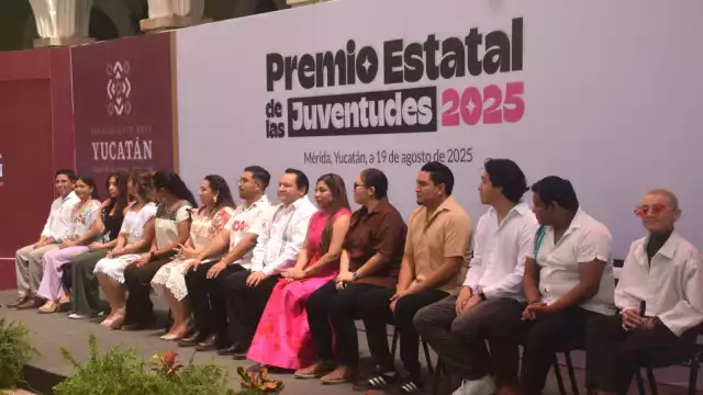 Se entregó el “Premio Estatal de las Juventudes 2025” en el Palacio de Gobierno