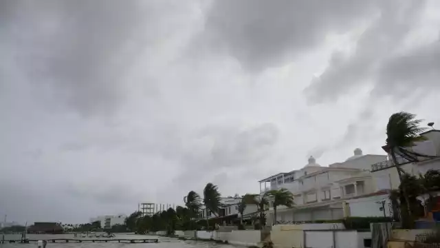Se espera cielo nublado y lluvias durante este domingo en Quintana Roo