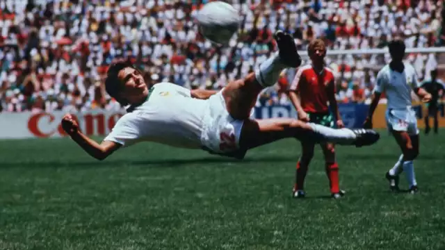 Este es el gol más bonito de los mundiales anotado por Manuel Negrete en el Estadio Azteca en el Mundial del 1986