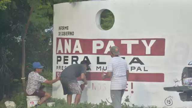 La actual Alcaldesa de Cancún pretende reelegirse en el cargo por tres años más, por lo que es común ver su nombre en diversas partes de la ciudad.