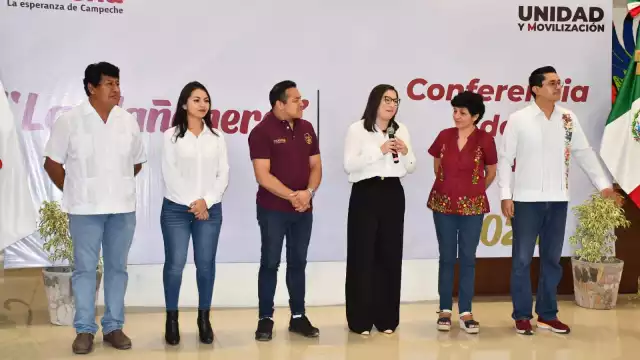 Jamile Moguel arremetió contra Eliseo Fernández al tomar el micrófono