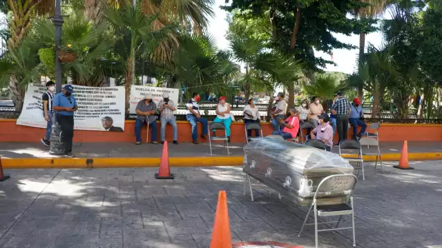 Pensionados aseguran que se manifiestan en Palacio de Gobierno para ser  visibilizados