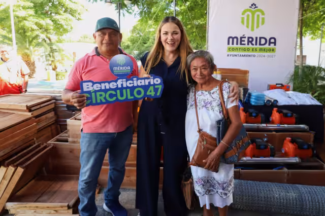 Cecilia Patrón hizo entrega de herramientas agrícolas a ciudadanos