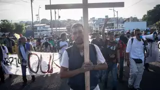 Luego de un descanso de una jornada entera, la caravana de migrantes retomó su rumbo hacia la Ciudad de México