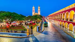La ciudad de Campeche, capital del Estado homónimo resguarda la cultura en sus edificaciones y parques