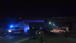 Paramédicos de la Cruz Roja arribaron al lugar, en la entrada a Cancún, donde confirmaron que la víctima ya había fallecido