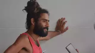 Julián Trevis indicó que ha vivido en Monterrey y Guadalajara y sobrevive del donativo de las personas en sus actos circenses