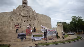 Activistas se manifiestan en el Monumento a la Patria en contra del maltrato animal