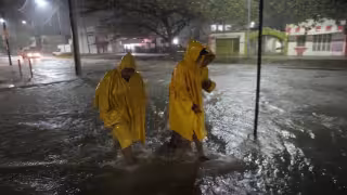 Lluvias intensas en Campeche: Cómo evitar electrocutarte en las calles ante las inundaciones y rayos