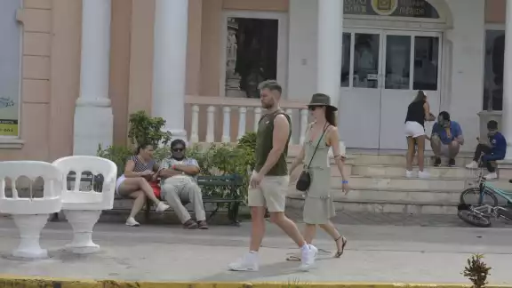 Personal que vigila el Centro ha tenido problemas con los visitantes., ya que varios de los paseantes no cumplen con las normas Personal que vigila el Centro ha tenido problemas con los visitantes., ya que varios de los paseantes no cumplen con las normas
