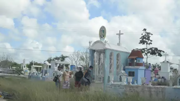 Vendedoras de flores de los alrededores afirman que se reanudó su actividad desde el 2021 Vendedoras de flores de los alrededores afirman que se reanudó su actividad desde el 2021