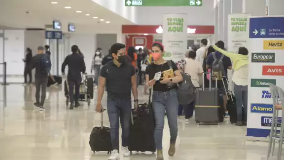 María del Pilar Guillermo Azcorra tuvo que comprar otro pase en Volaris para poder acudir a la presentación del evento