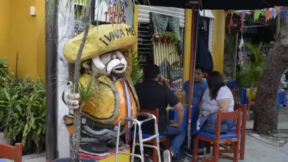 Algunos de los restaurantes de Cancún ofrecen bebidas alcohólicas, por lo que no han sido notificados si podrán trabajar durante la Ley Seca en Quintana Roo Algunos de los restaurantes de Cancún ofrecen bebidas alcohólicas, por lo que no han sido notificados si podrán trabajar durante la Ley Seca en Quintana Roo