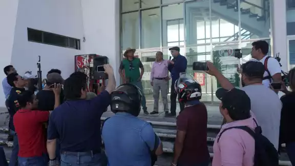 Priistas amaneraron con tomar las instalaciones del PRI en Campeche