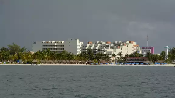 Los hoteleros de Isla Mujeres recomendaron al Gobierno Municipal el atender el tema del suministro de agua potable y drenaje público Los hoteleros de Isla Mujeres recomendaron al Gobierno Municipal el atender el tema del suministro de agua potable y drenaje público