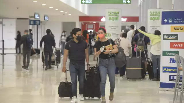 María del Pilar Guillermo Azcorra tuvo que comprar otro pase en Volaris para poder acudir a la presentación del evento