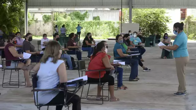 Maestros detallaron que una semana se trabajará con los alumnos que decidieron retomar las clases presenciales
