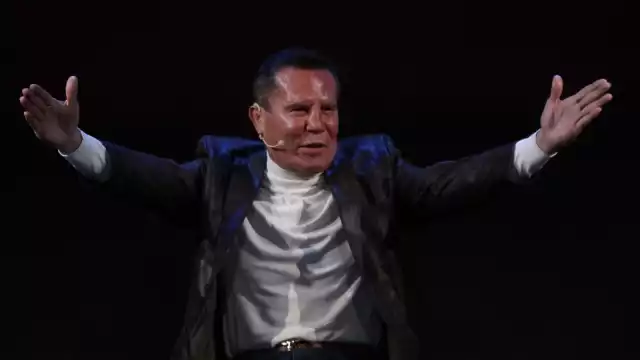 Chávez tenía planeado un show con integrantes del medio del espectáculo pero se ha tenido que posponer.