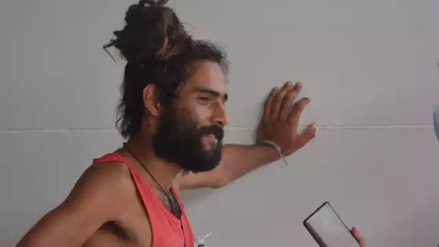 Julián Trevis indicó que ha vivido en Monterrey y Guadalajara y sobrevive del donativo de las personas en sus actos circenses