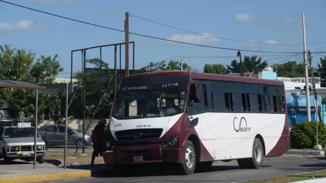 Operadores comentan que entre los nuevos requisitos para emplacar un autobús se pide cosas innecesarias como un extintor de dos mil que es poco práctico